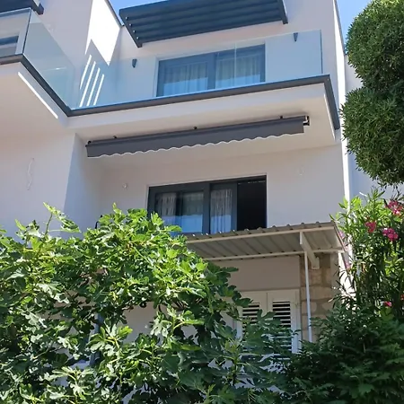 Mirella 2 Apartment *