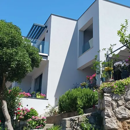 Mirella 2 Apartment